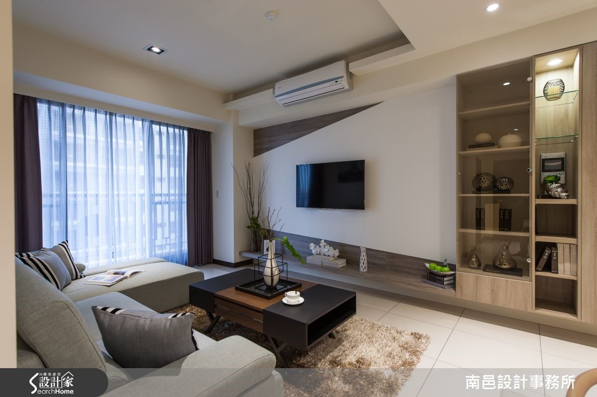 一家四口住在僅 25 坪的新家中，正因為坪數較小，「收